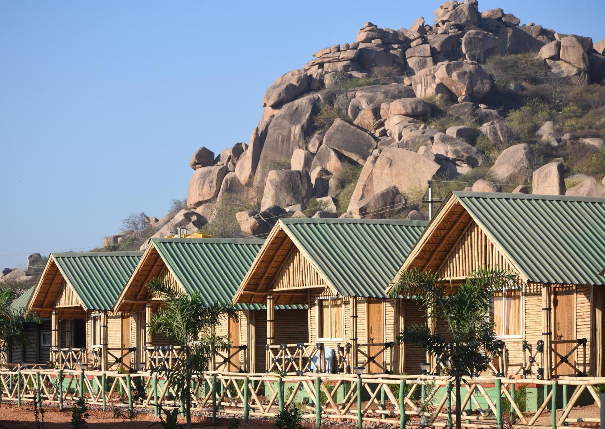 Mowgli'S Cafe Hampi & Guest House Exteriör bild