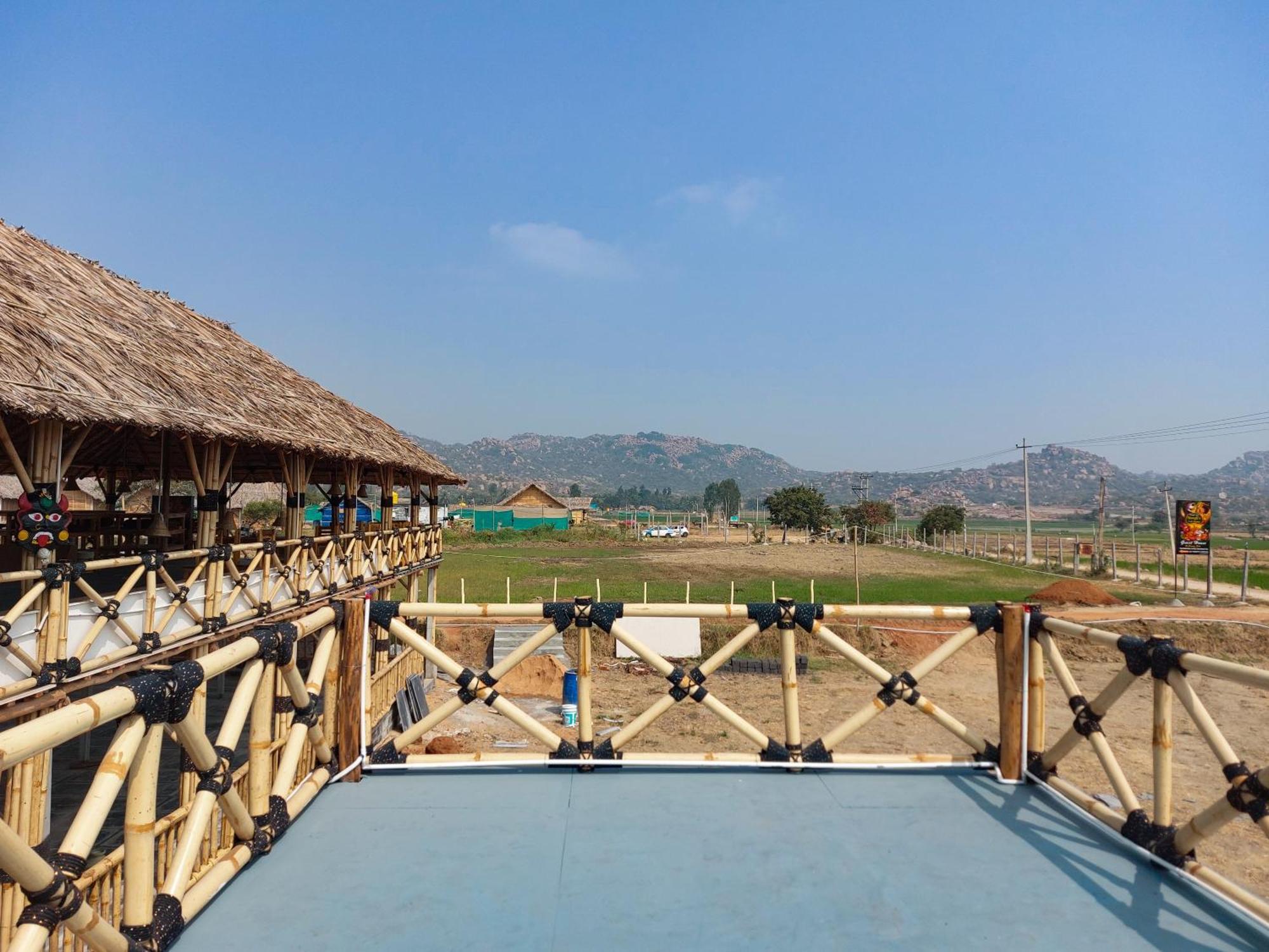 Mowgli'S Cafe Hampi & Guest House Exteriör bild