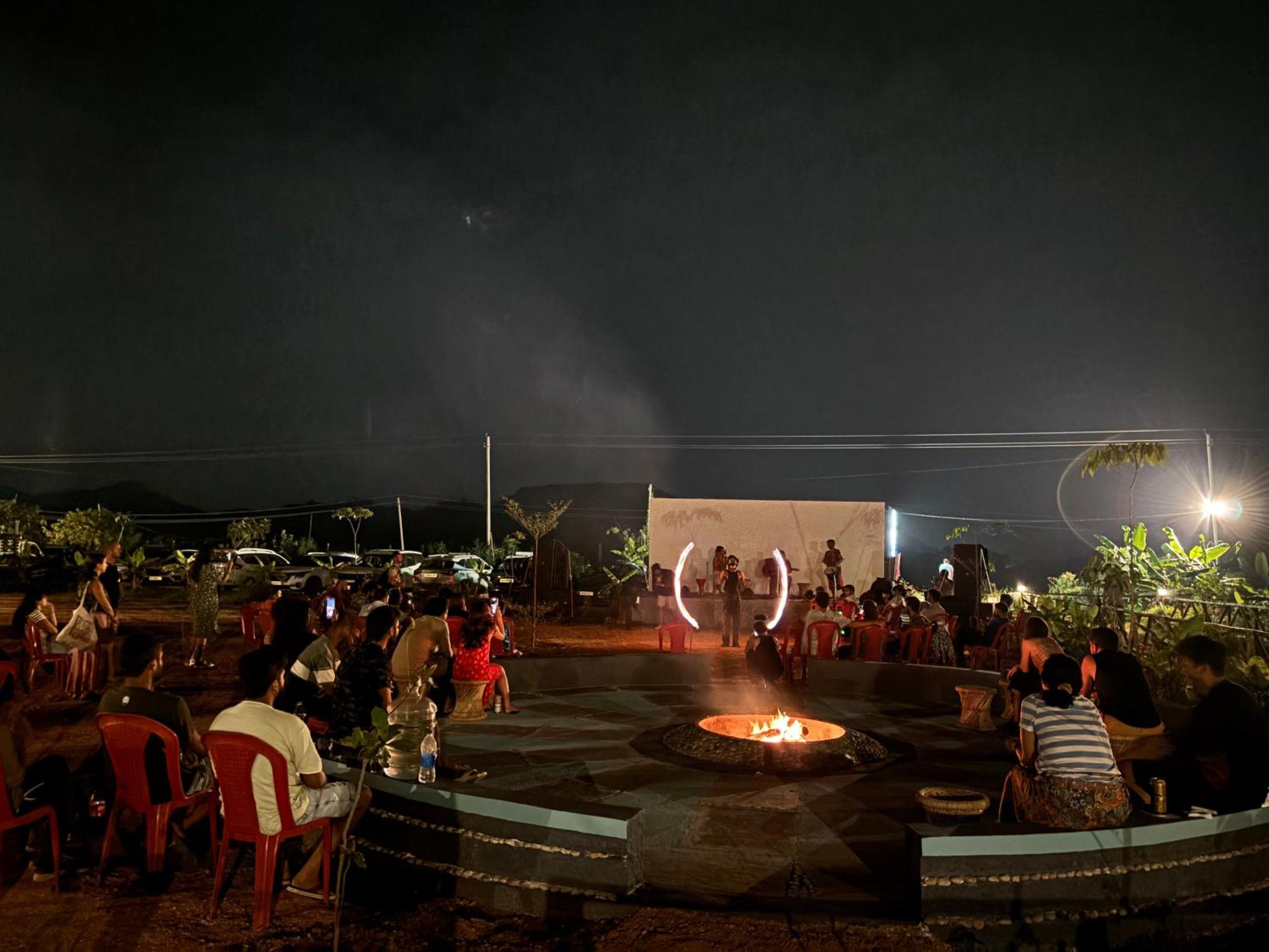 Mowgli'S Cafe Hampi & Guest House Exteriör bild