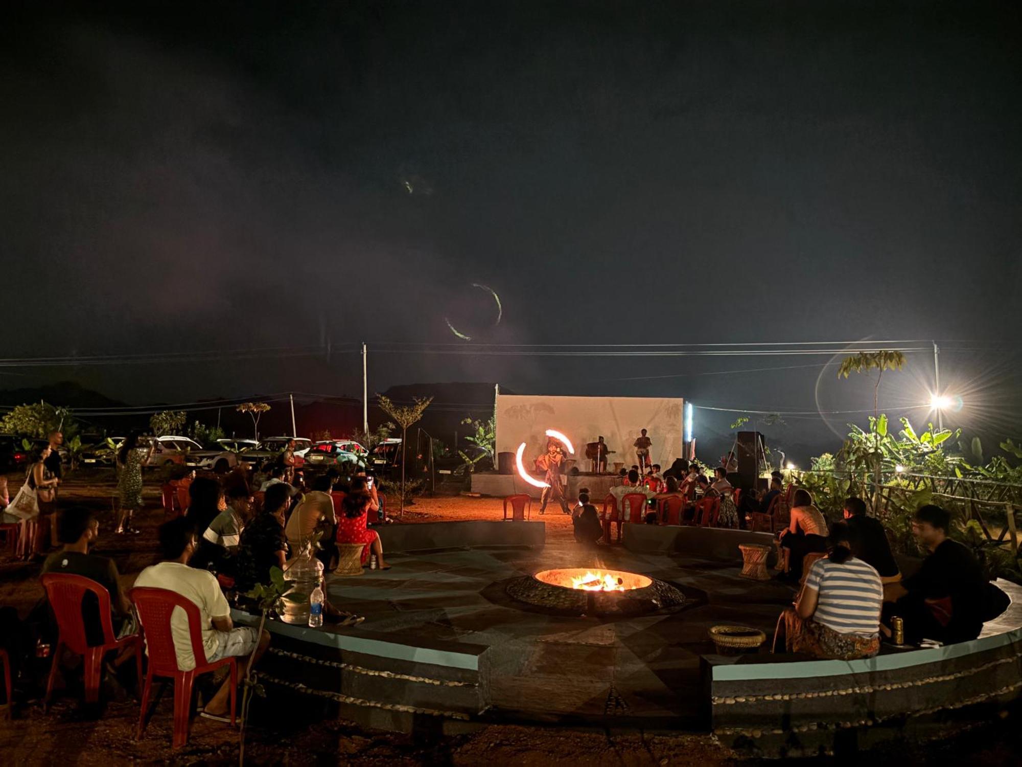 Mowgli'S Cafe Hampi & Guest House Exteriör bild
